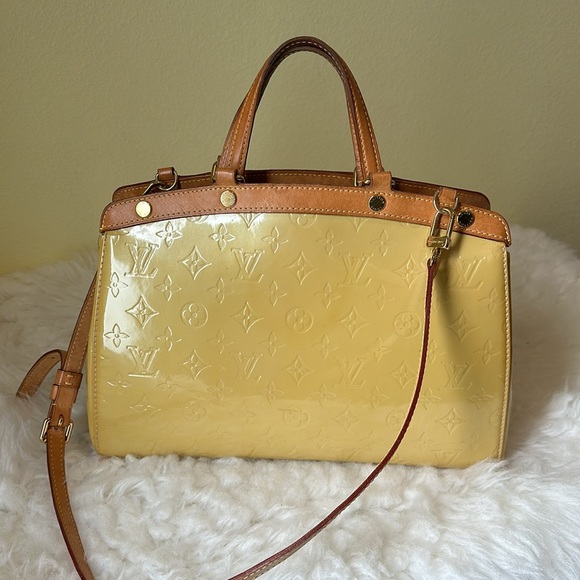 💯Authentic LOUIS VUITTON 
Vernis Brea MM Blanc Corail  Handbag🍀 - Picture 4 of 17